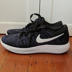 Never Worn! Nike Women's size 9 Flyknit Lunarlon
